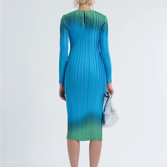 Arthur Apparel Box Pleat Crew Neck Midi - Picture 4 of 6